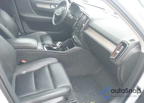 2021 Volvo Xc40 T5 Inscription z USA, uszkodzony, nr VIN YV4162UL6M2476490